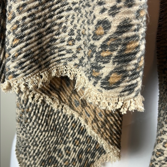 Leopard Print Scarf - Picture 3 of 4